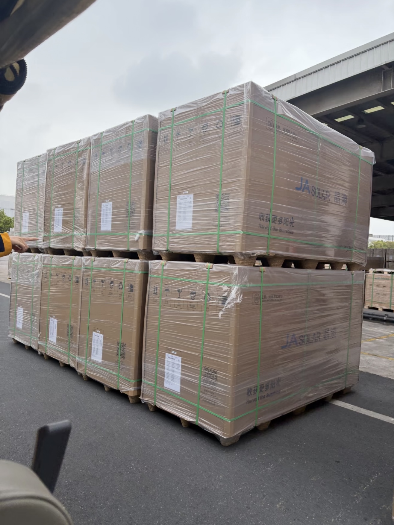 JA Solar panels on pallets with export packing lists